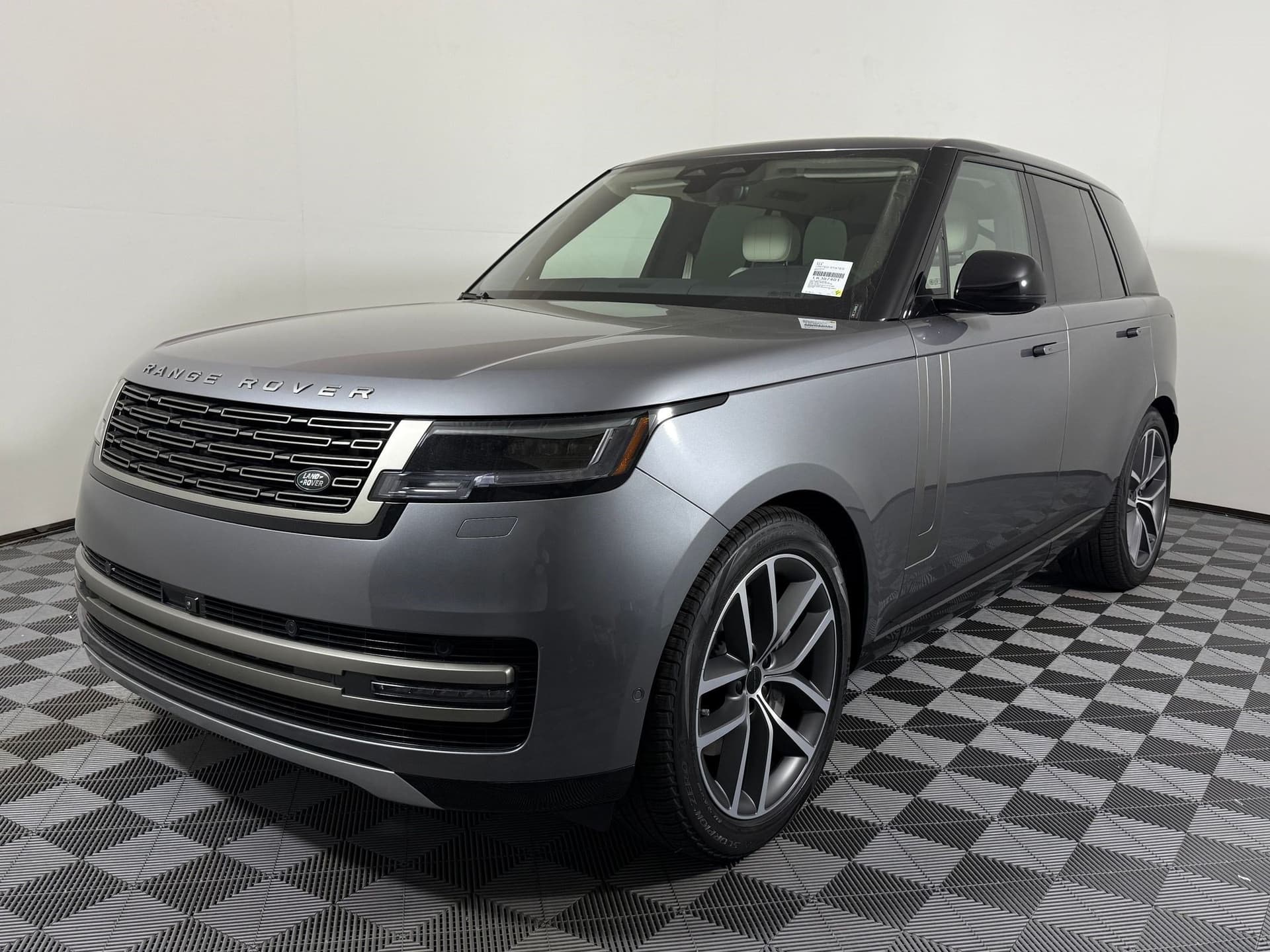 2026 Land Rover Range Rover SE — photo 1 of 28