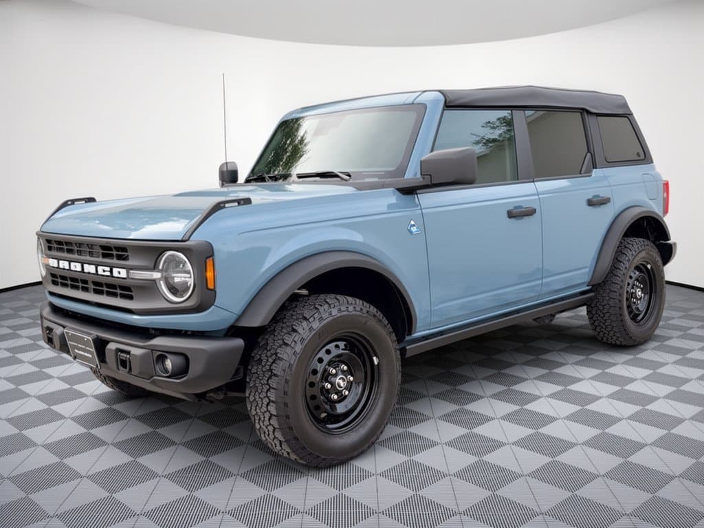 2023 Ford Bronco Base — photo 1 of 32