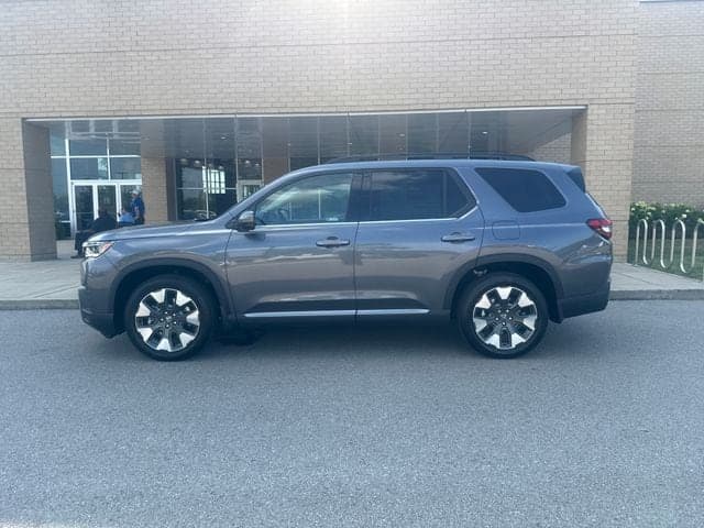 2026 Honda Pilot Touring — photo 1 of 21