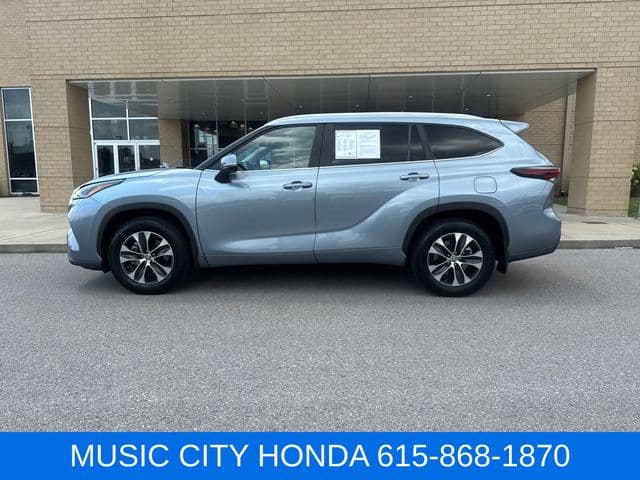 2024 Toyota Highlander XLE — photo 1 of 20