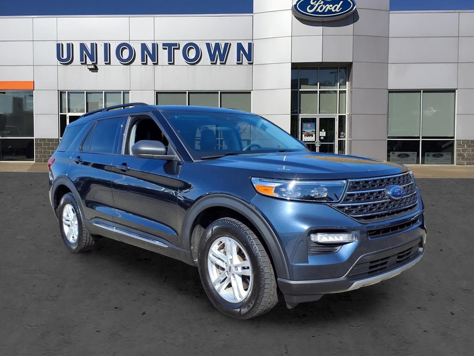 2023 Ford Explorer XLT — photo 1 of 20