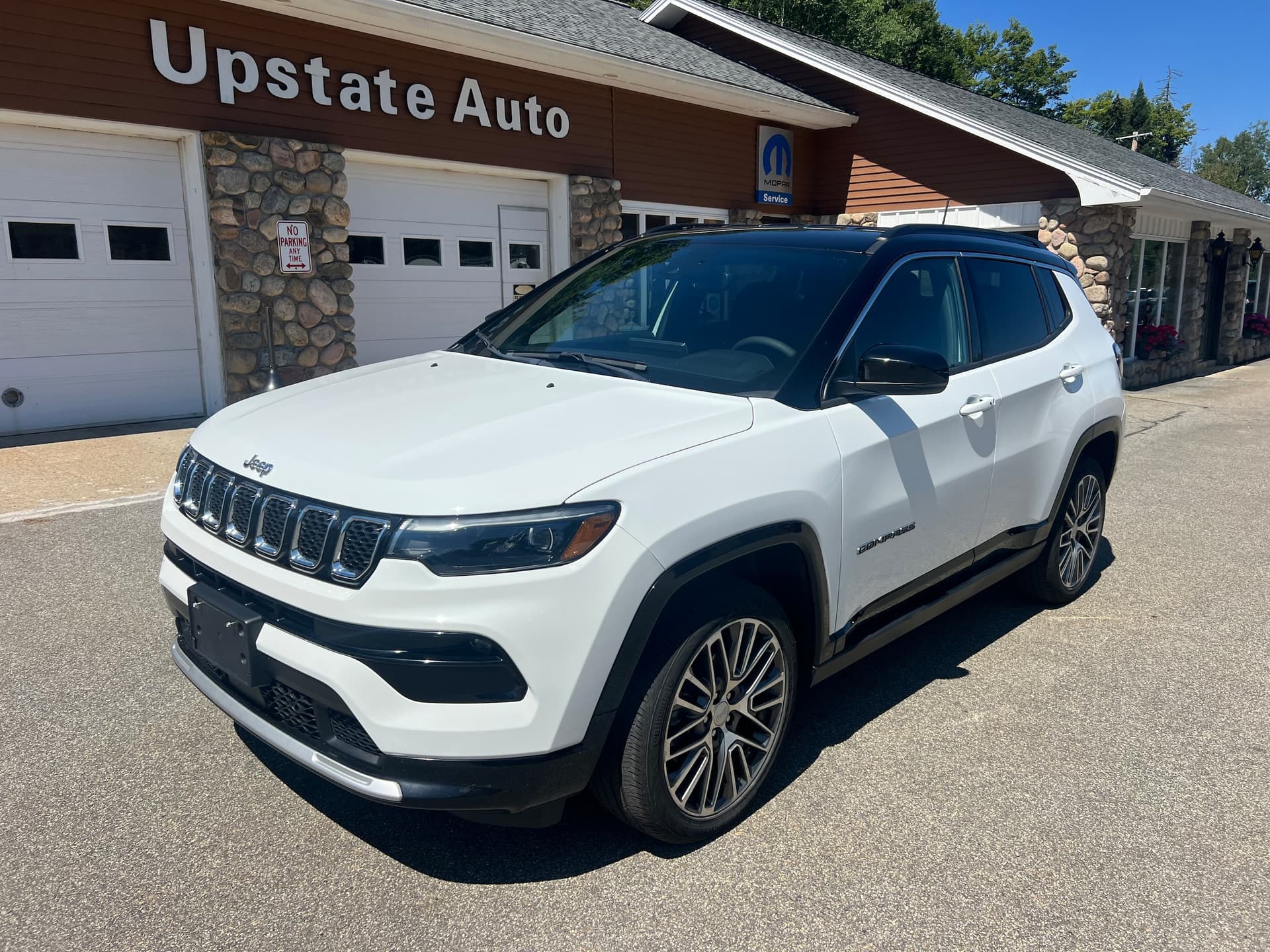 2023 Jeep Compass Limited — photo 1 of 21