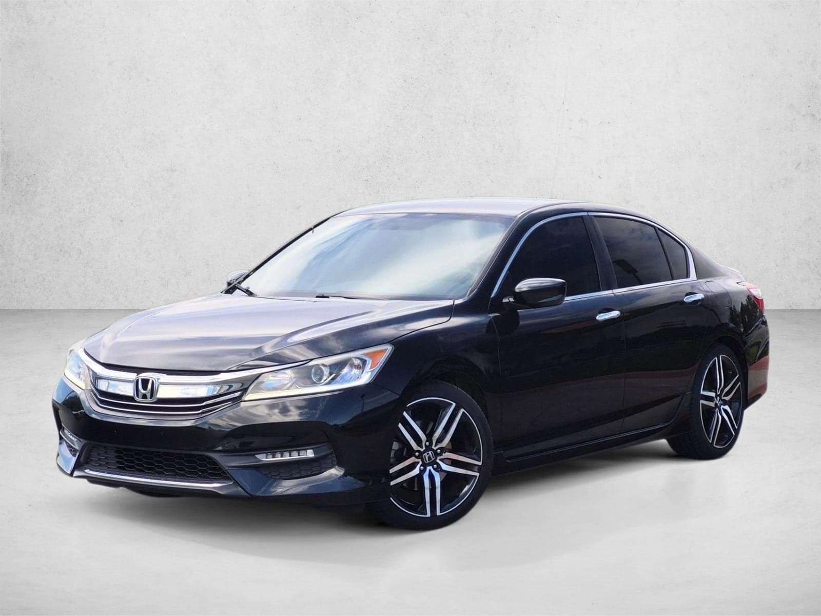 2017 Honda Accord Sport — photo 1 of 20