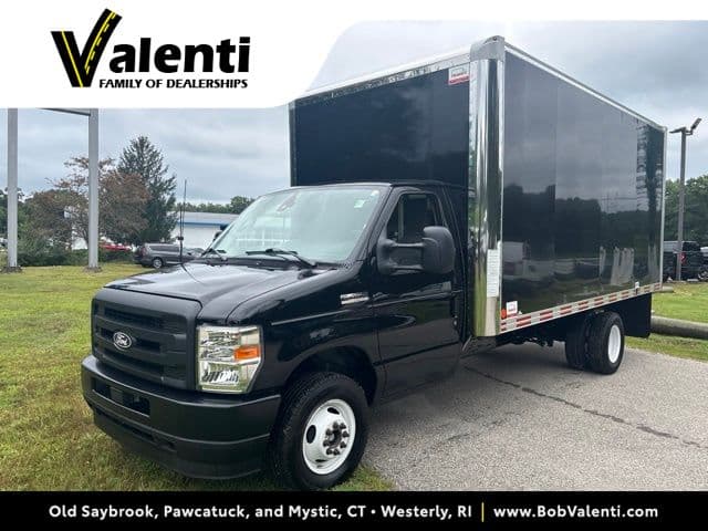 2027 Ford E-450 Cutaway Base — photo 1 of 18