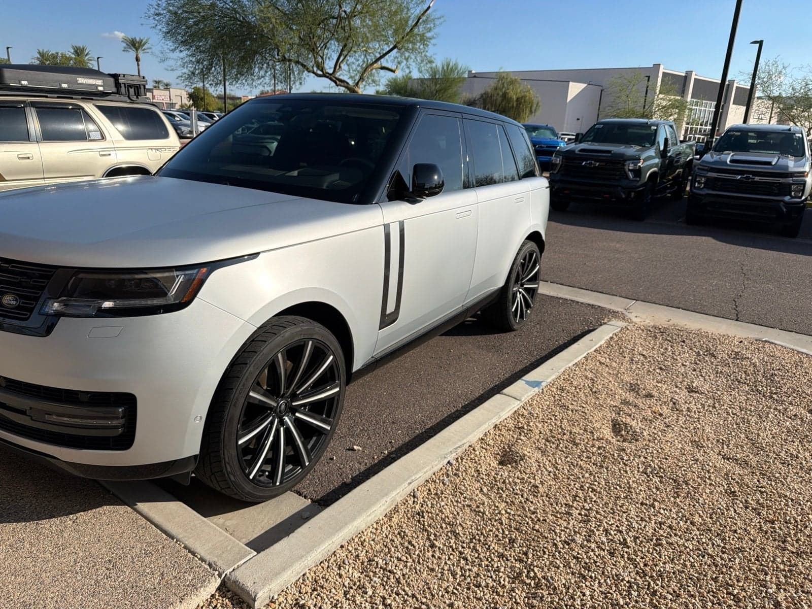2024 Land Rover Range Rover SE — photo 1 of 5