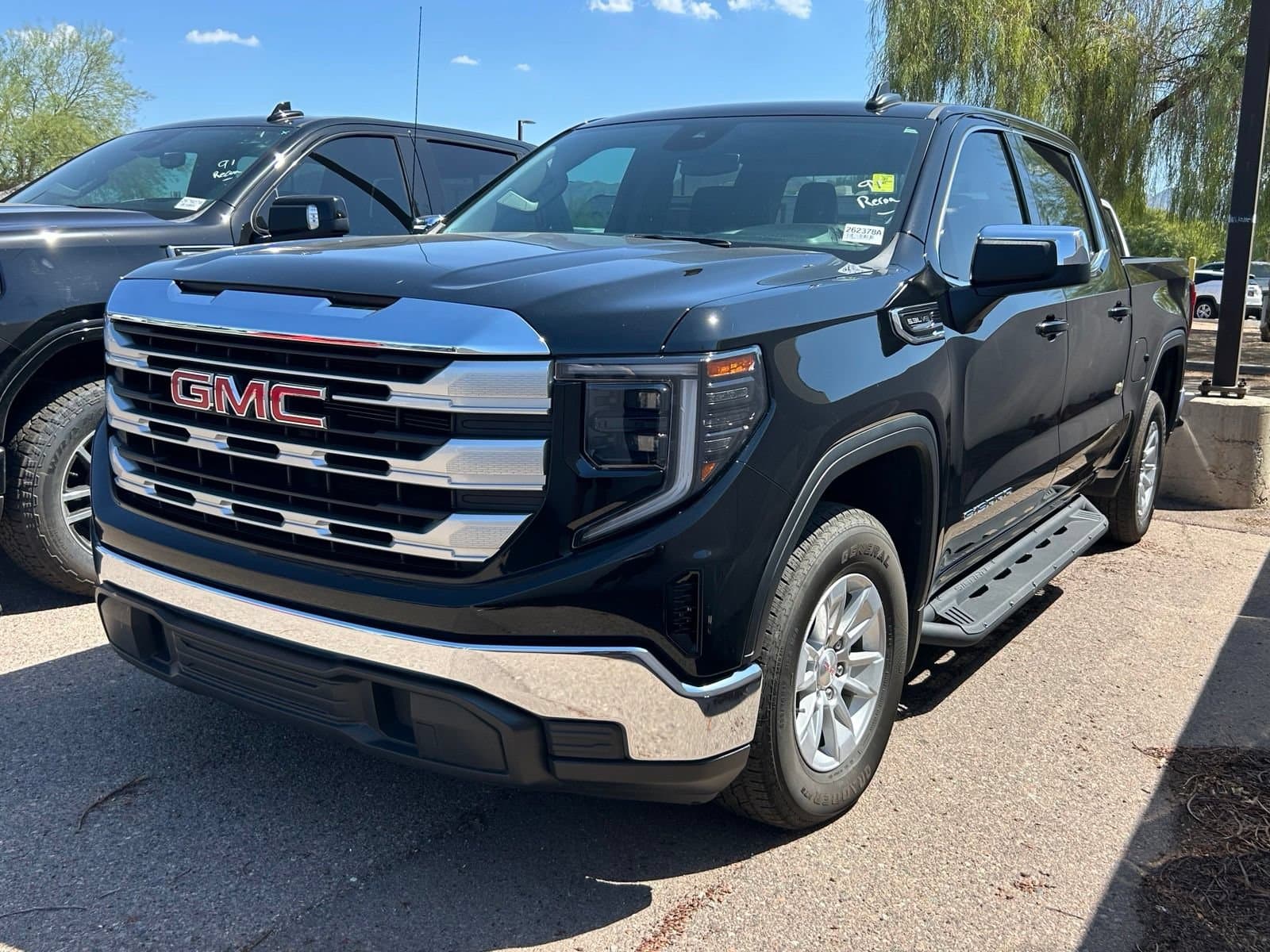 2025 GMC Sierra 1500 SLE — photo 1 of 5
