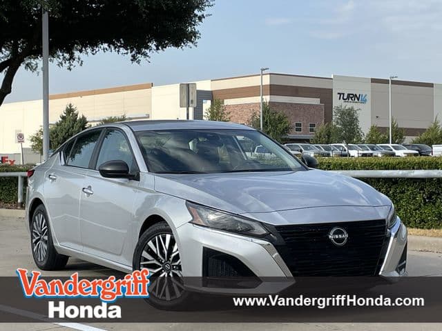 2024 Nissan Altima 2.5 SV — photo 1 of 28