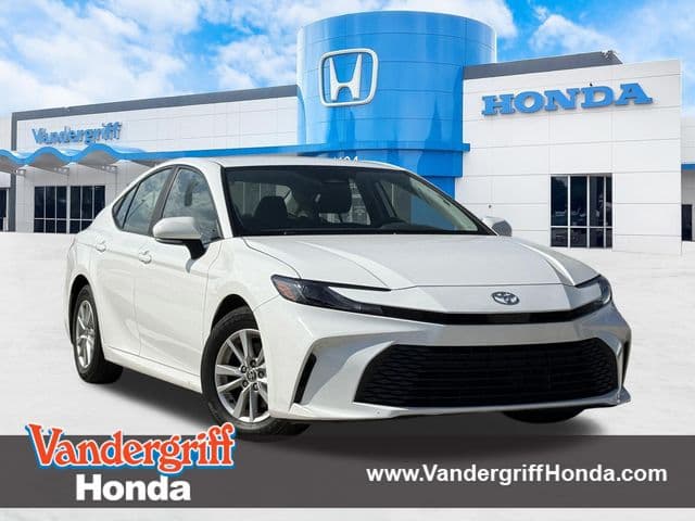 2025 Toyota Camry LE — photo 1 of 15