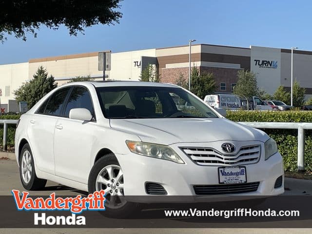2011 Toyota Camry LE — photo 1 of 27