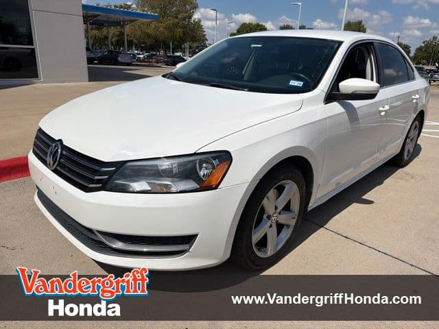 2014 Volkswagen Passat SE — photo 1 of 18