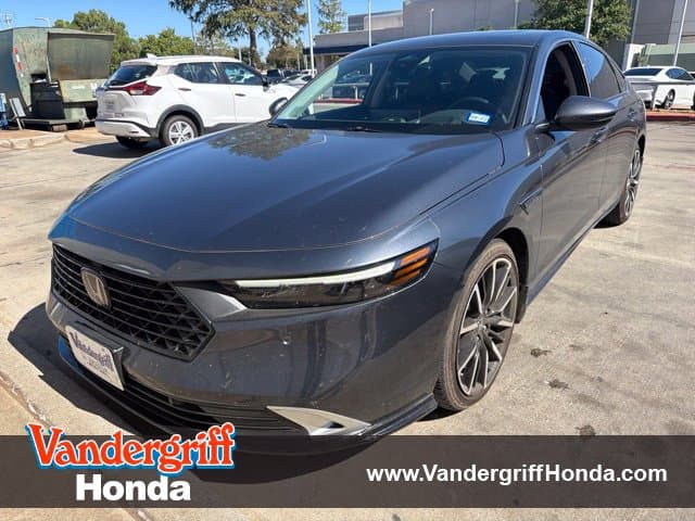 2025 Honda Accord Hybrid Touring — photo 1 of 17