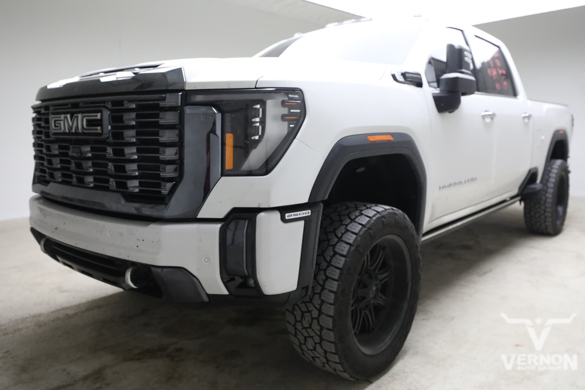 2024 GMC Sierra 2500HD Denali Ultimate — photo 1 of 13