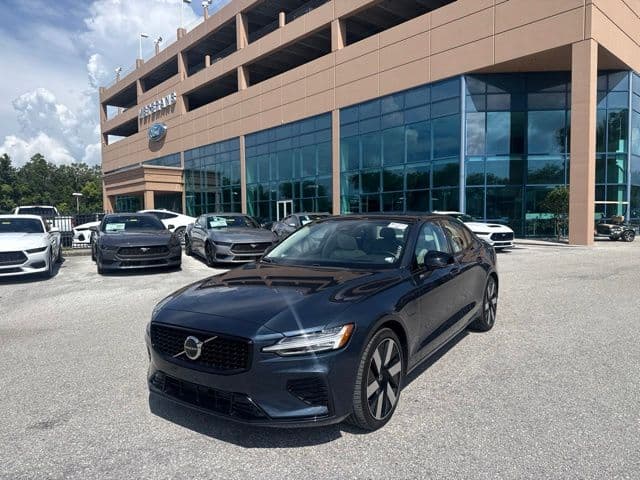 2024 Volvo S60 Recharge Plug-In Hybrid Ultimate — photo 1 of 14