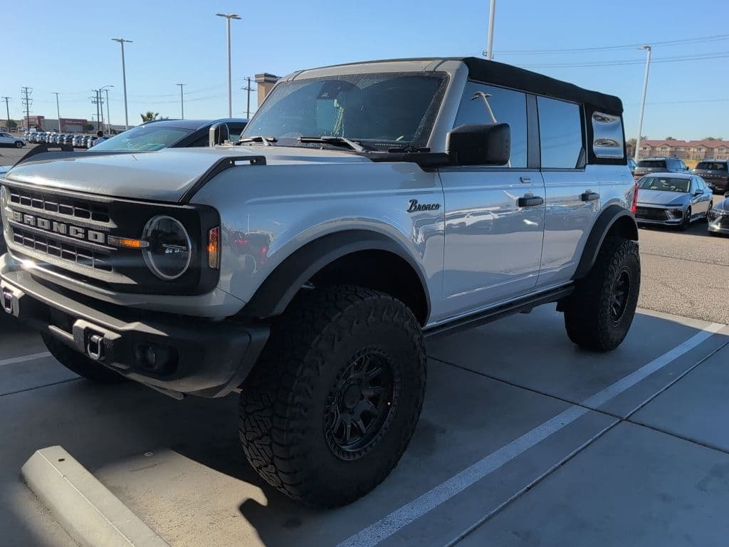 2023 Ford Bronco Base — photo 1 of 4