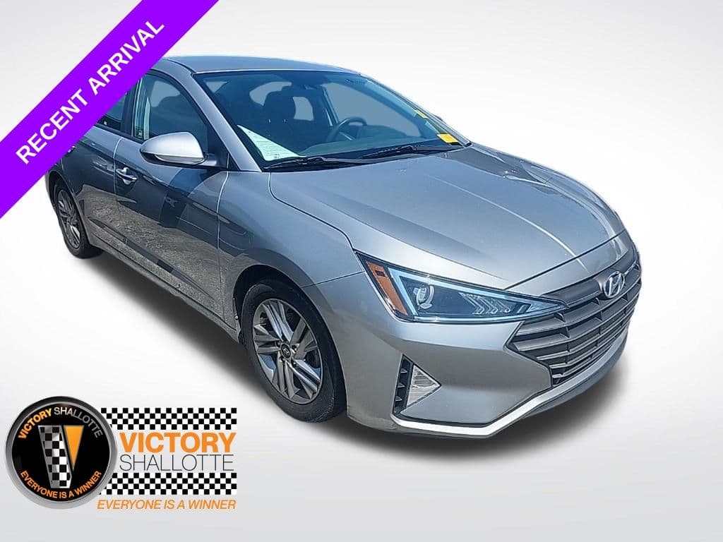 2020 Hyundai Elantra SEL — photo 1 of 6