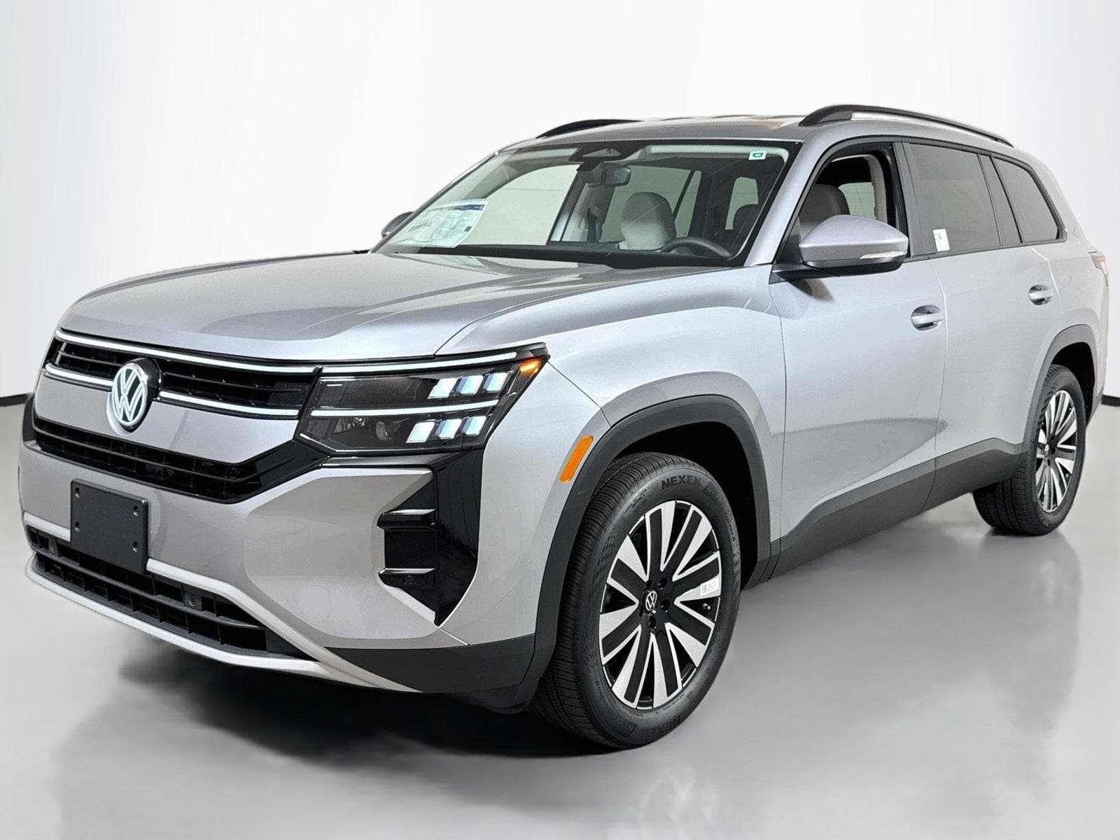 2027 Volkswagen Atlas SE w/Technology — photo 1 of 20