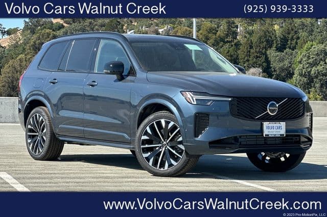 2026 Volvo XC90 Plug-In Hybrid Base — photo 1 of 28