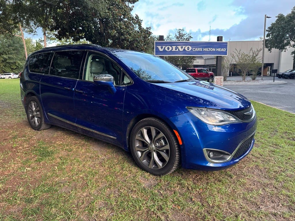 2020 Chrysler Pacifica Limited — photo 1 of 25