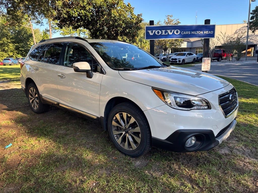 2017 Subaru Outback Base — photo 1 of 25
