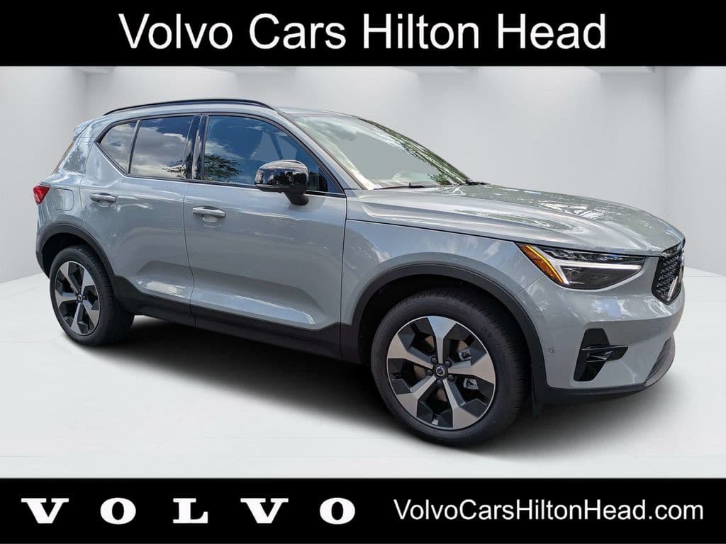 2026 Volvo XC40 Base — photo 1 of 31