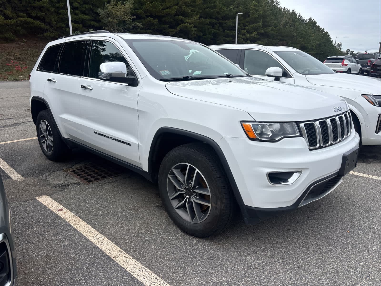 2022 Jeep Grand Cherokee WK Limited — photo 1 of 4