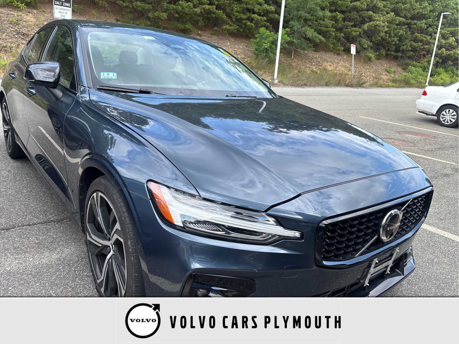 2024 Volvo S60 B5 Ultimate Dark — photo 1 of 5