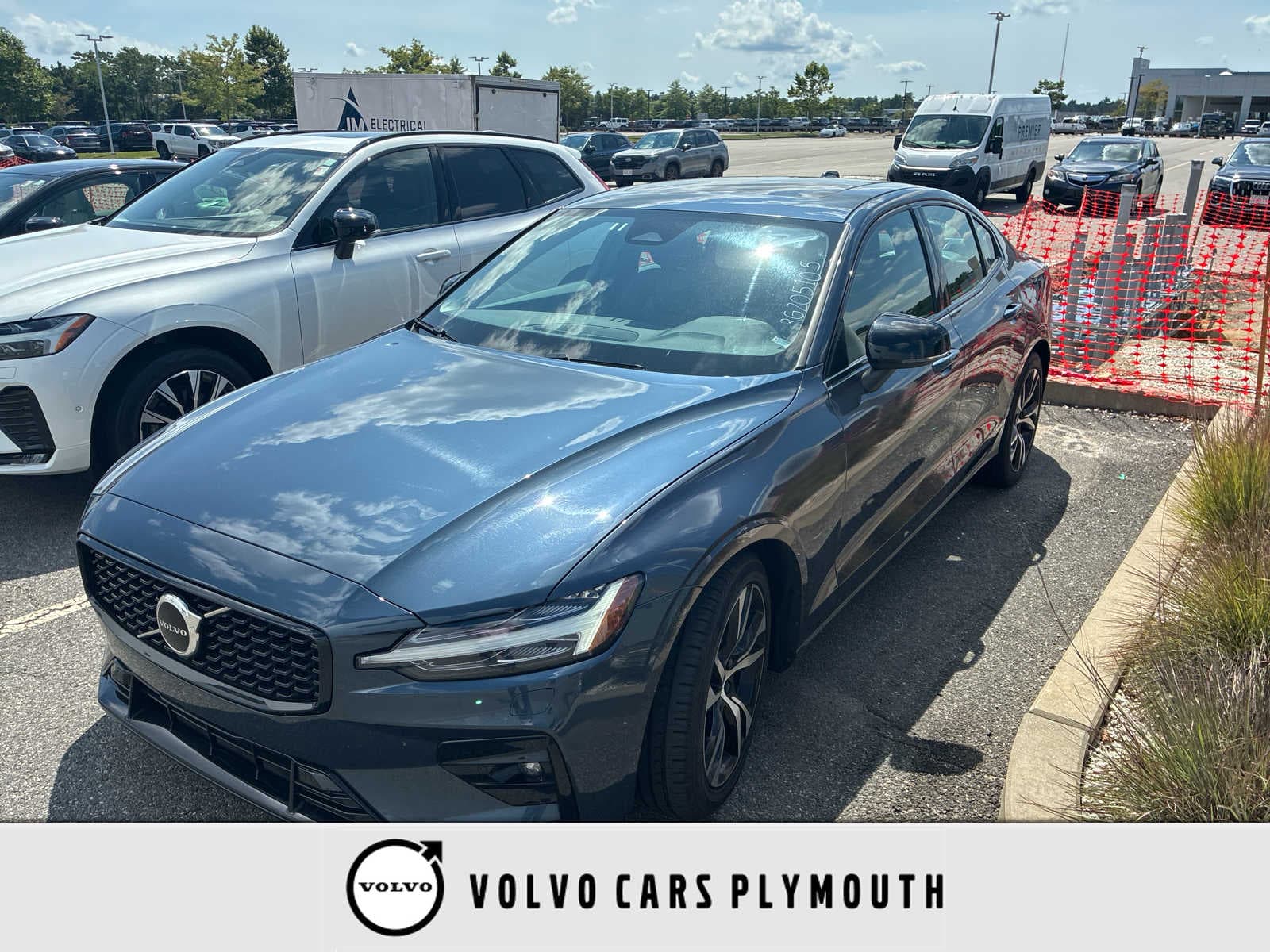 2024 Volvo S60 B5 Core Dark — photo 1 of 4