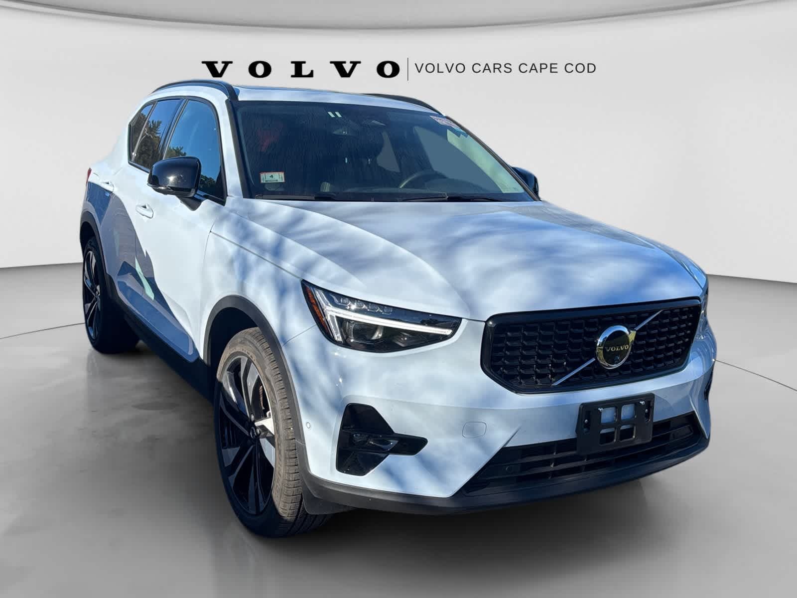 2026 Volvo XC40 Base — photo 1 of 3