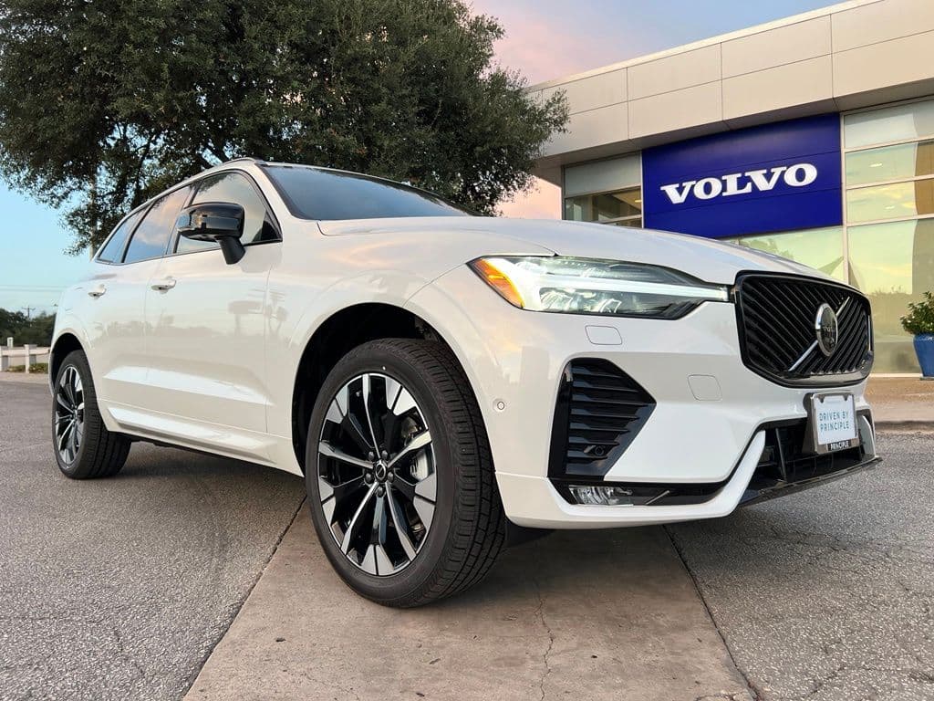 2027 Volvo XC60 Plus — photo 1 of 26