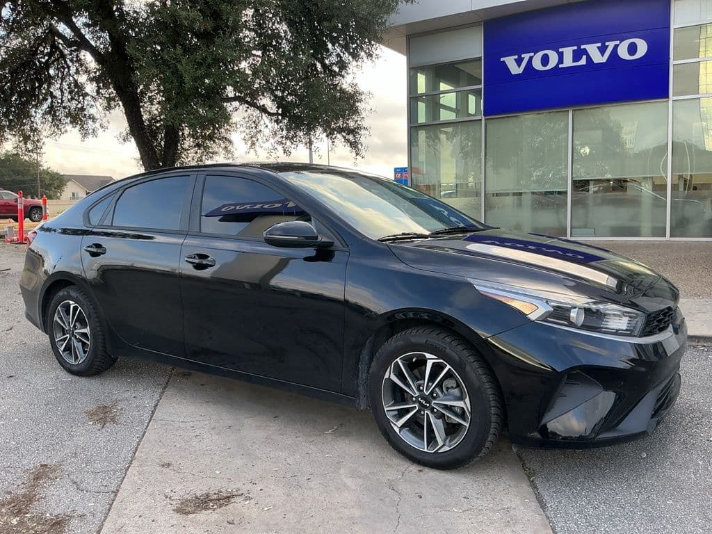 2023 Kia Forte LXS — photo 1 of 3