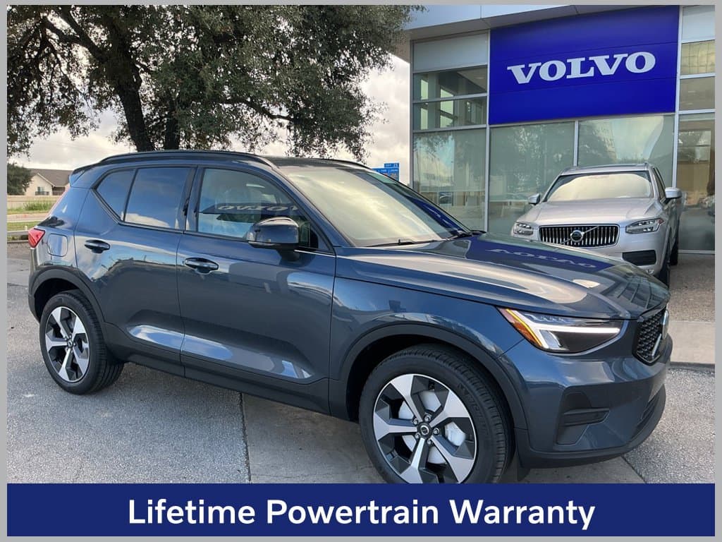2026 Volvo XC40 Base — photo 1 of 3