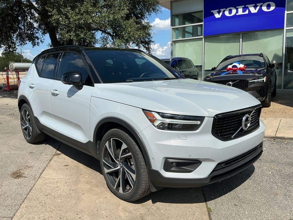 2021 Volvo XC40 R-Design — photo 1 of 3