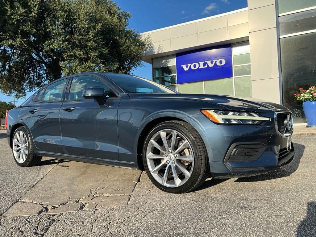 2019 Volvo S60 T5 Momentum — photo 1 of 25