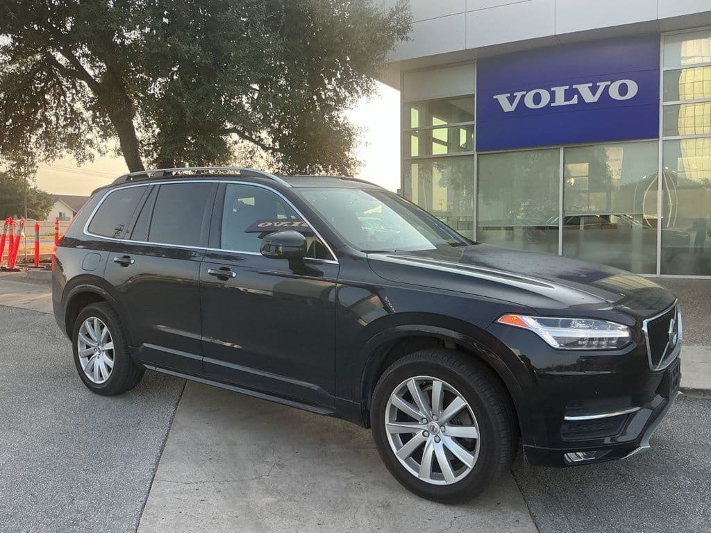 2018 Volvo XC90 T6 Momentum — photo 1 of 3