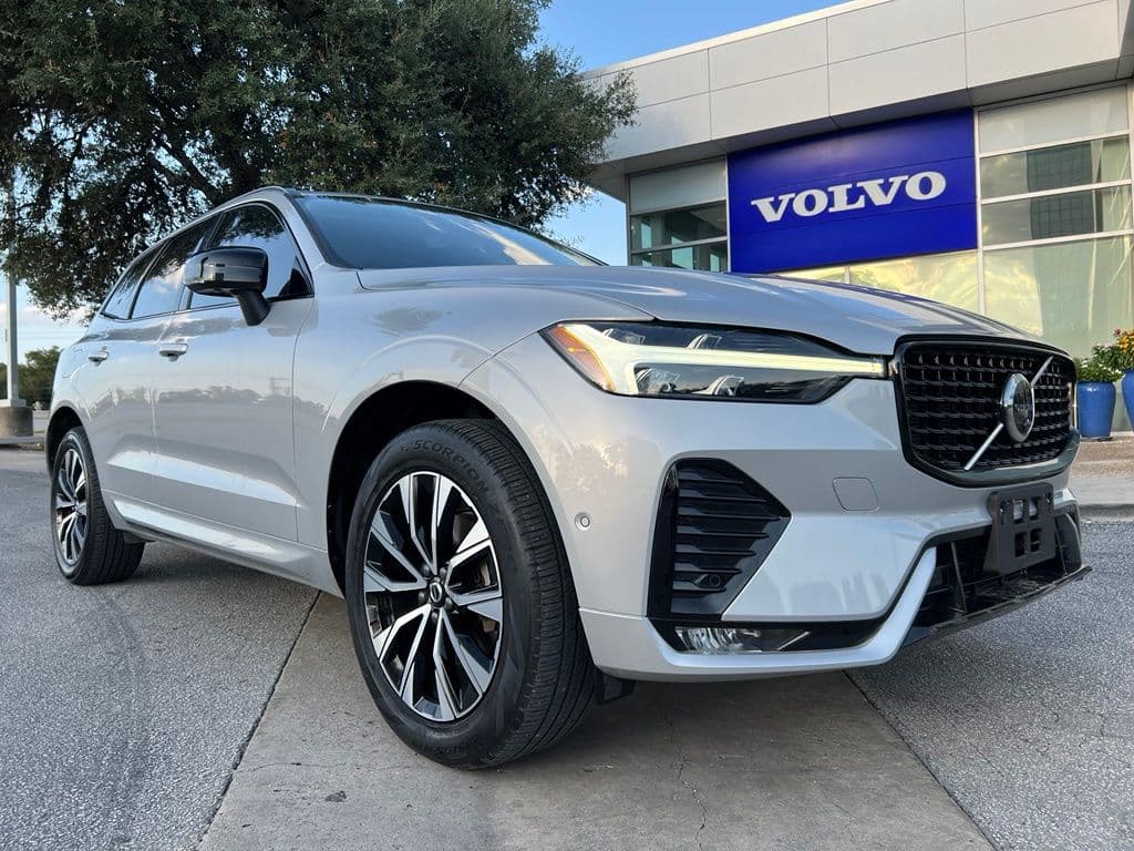2023 Volvo XC60 B5 Plus Dark Theme — photo 1 of 28