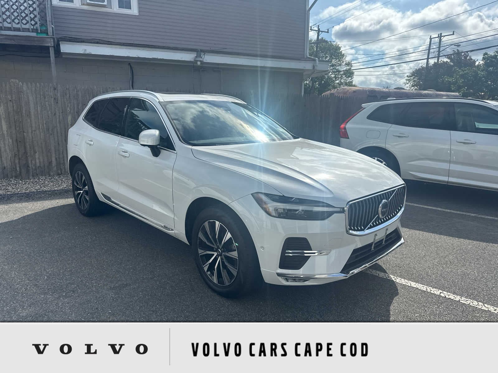 2023 Volvo XC60 B5 AWD Plus Bright — photo 1 of 2