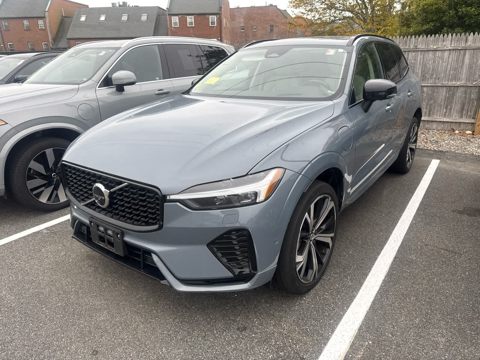 2024 Volvo XC60 Recharge Plug-In Hybrid Base — photo 1 of 3
