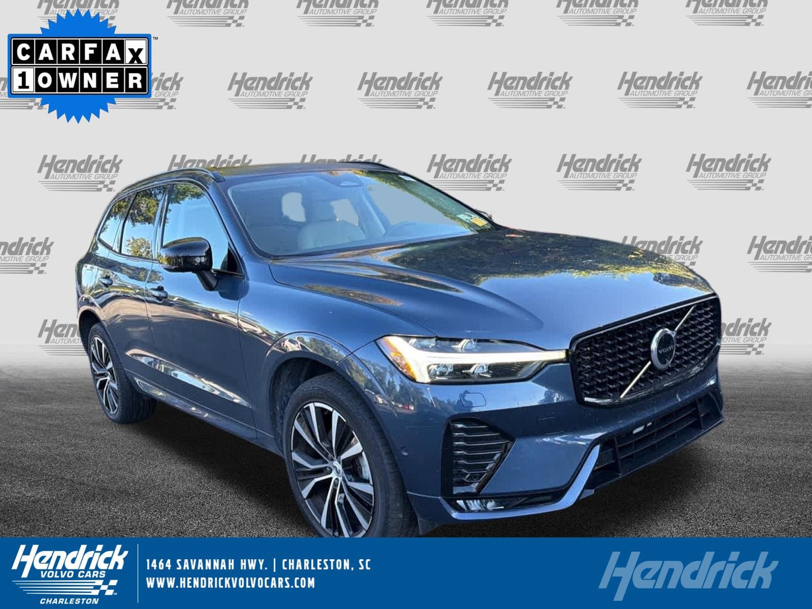 2024 Volvo XC60 Plus Dark Theme — photo 1 of 36