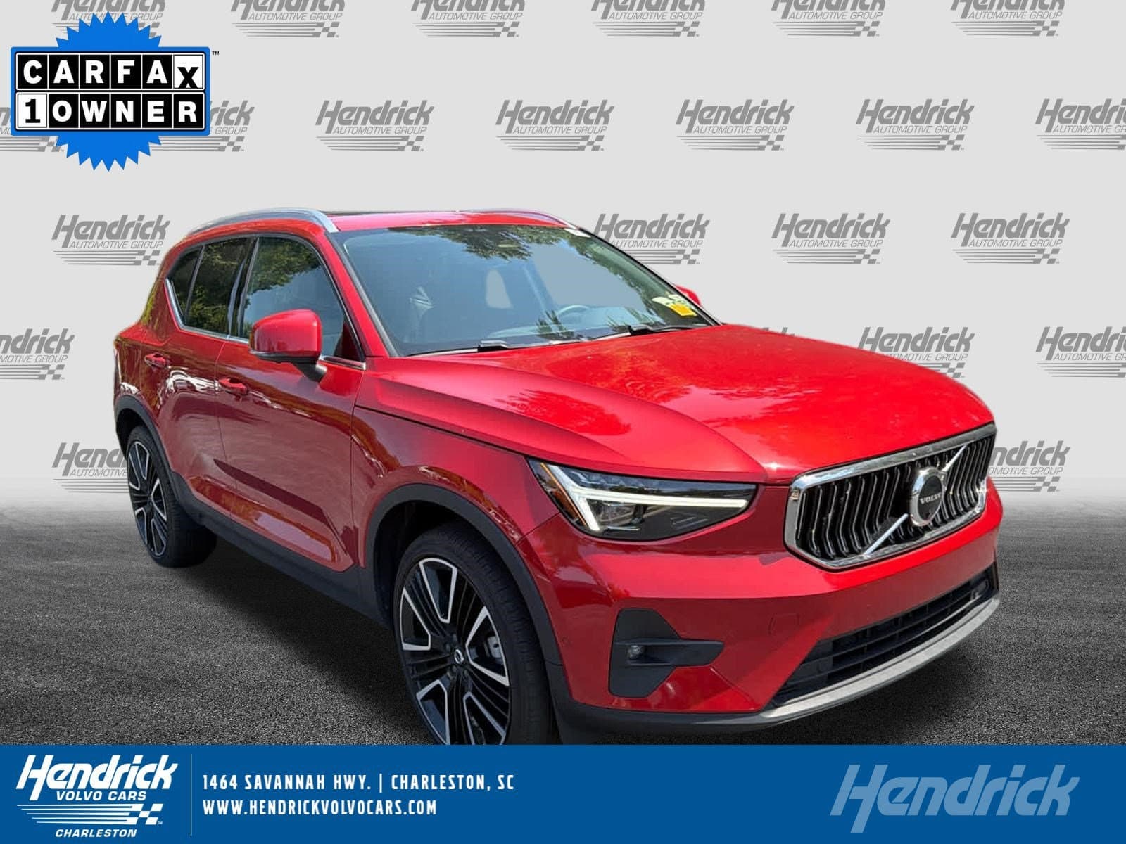 2024 Volvo XC40 Ultimate Bright Theme — photo 1 of 36