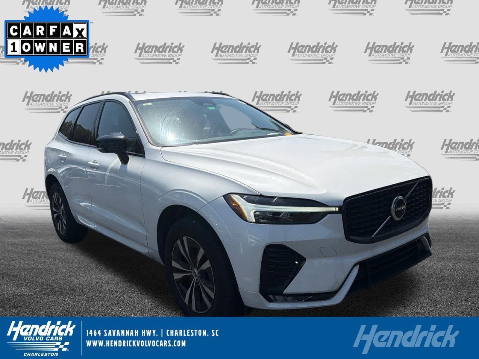 2024 Volvo XC60 Core Dark Theme — photo 1 of 36