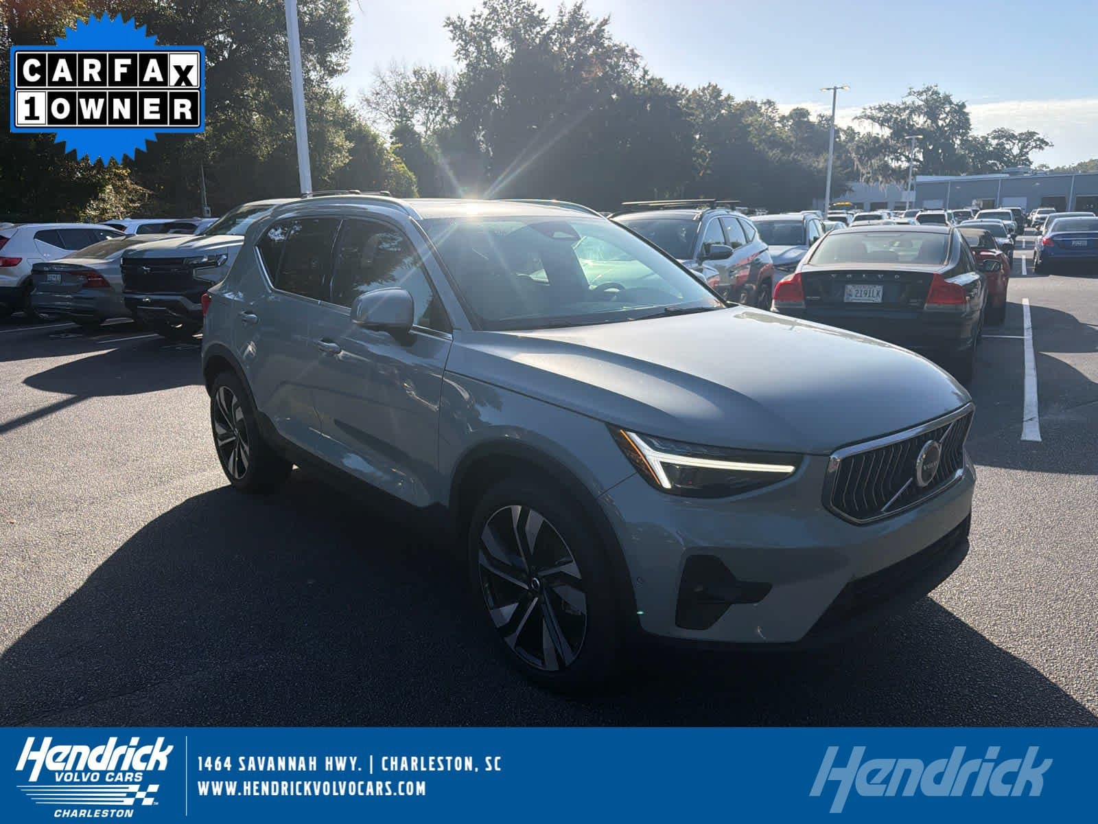 2024 Volvo XC40 Ultimate Bright Theme — photo 1 of 35