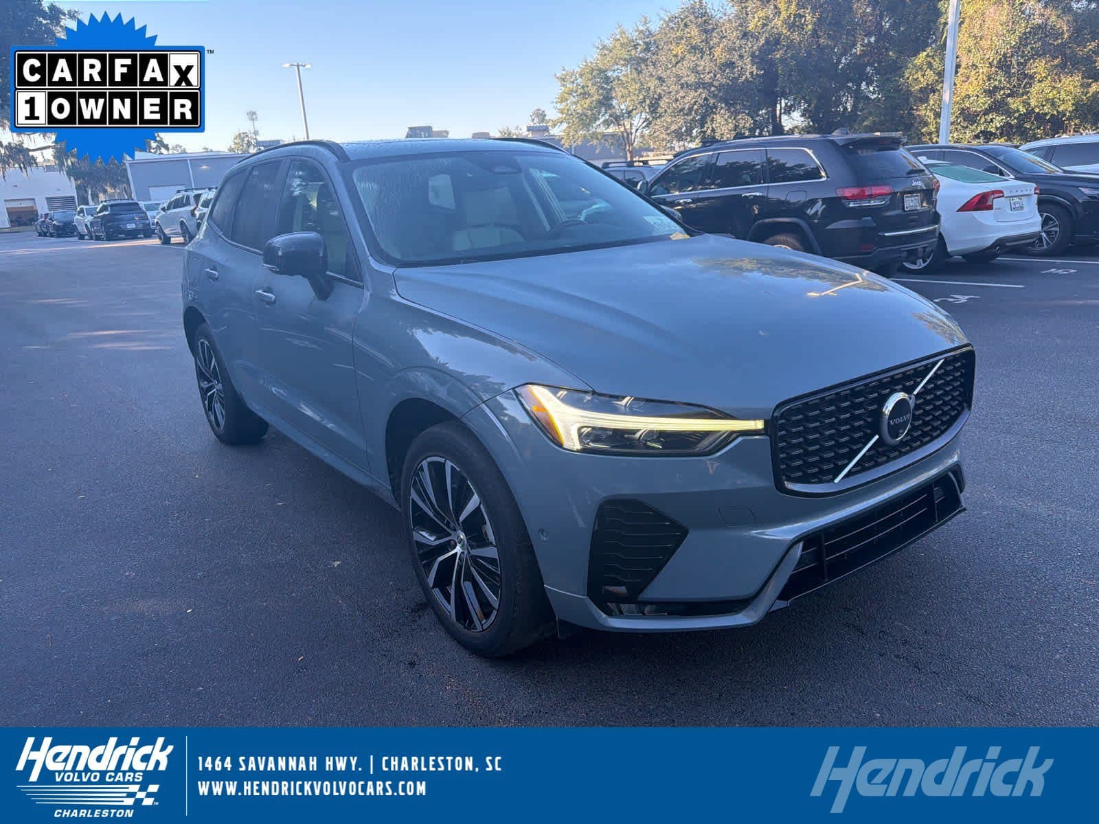 2024 Volvo XC60 Plus Dark Theme — photo 1 of 36