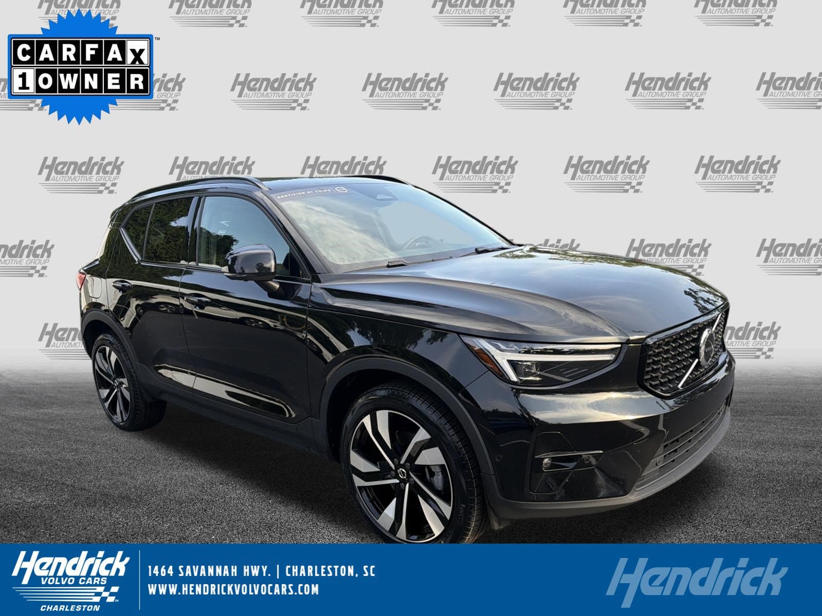 2025 Volvo XC40 Ultra Dark Theme — photo 1 of 38
