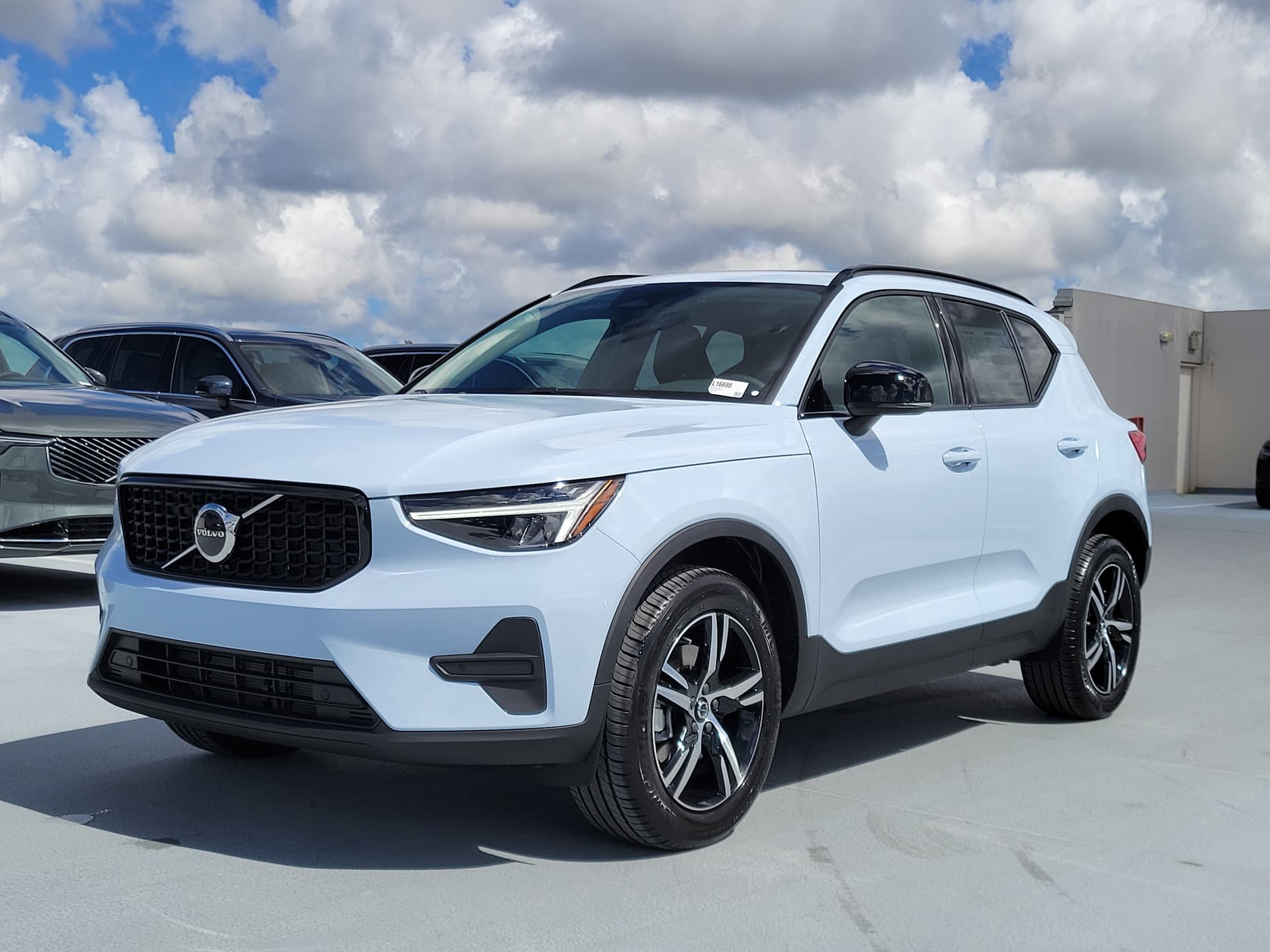 2026 Volvo XC40 Base — photo 1 of 16