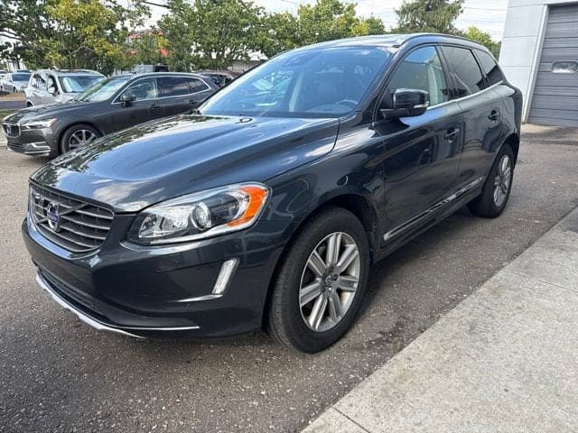 2016 Volvo XC60 T6 Drive-E Platinum — photo 1 of 9