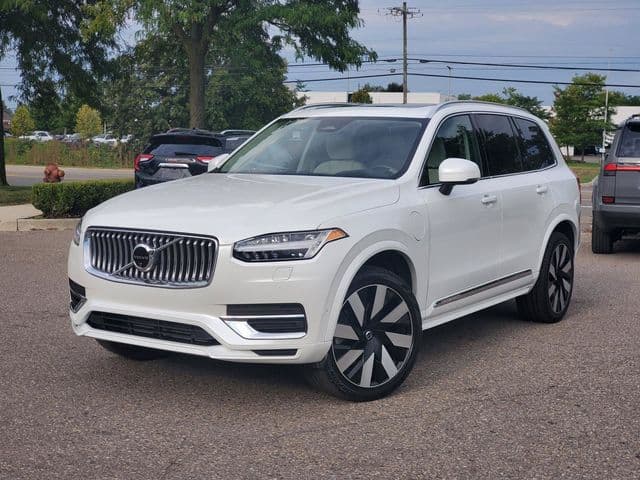 2024 Volvo XC90 Recharge Plug-In Hybrid Ultimate — photo 1 of 35