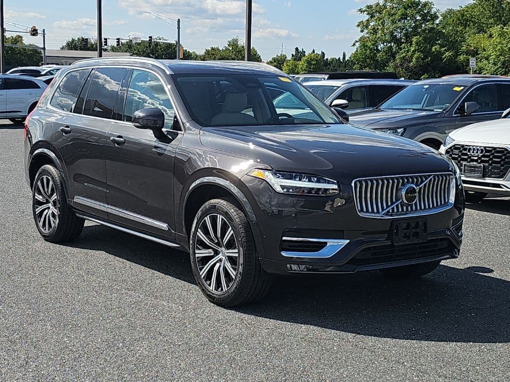 2025 Volvo XC90 Plus — photo 1 of 19