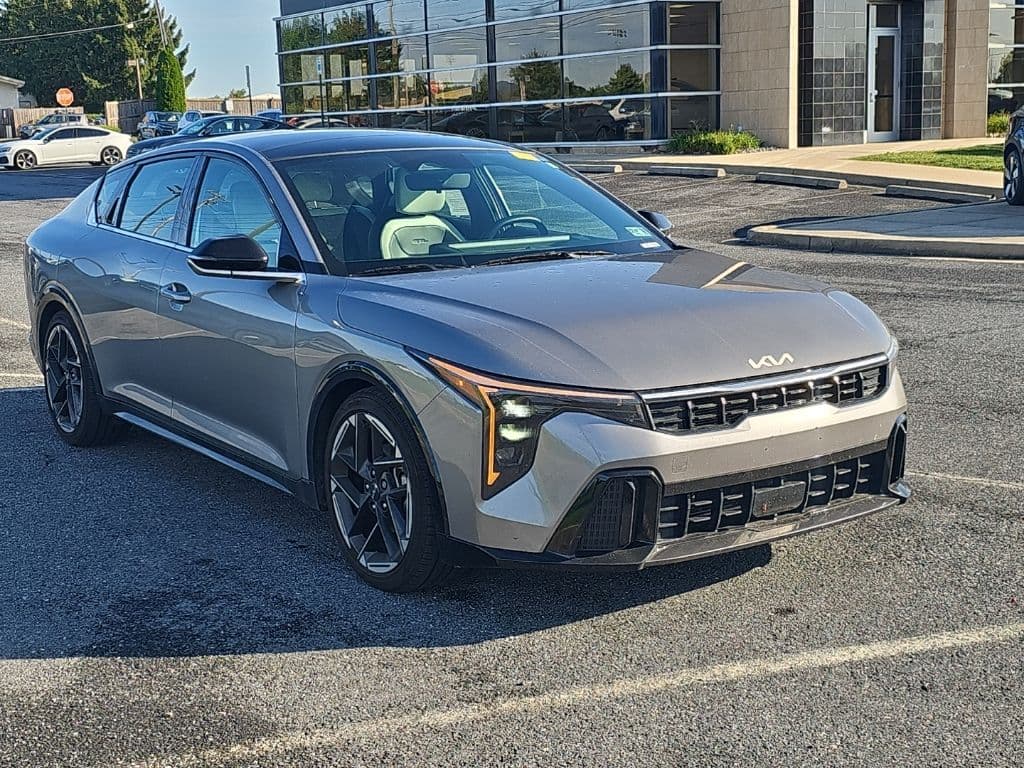 2025 Kia K4 GT-Line — photo 1 of 19