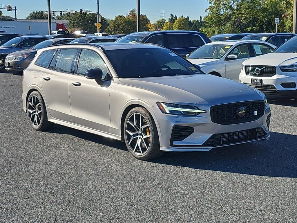 2024 Volvo V60 Recharge Plug-In Hybrid Base — photo 1 of 19
