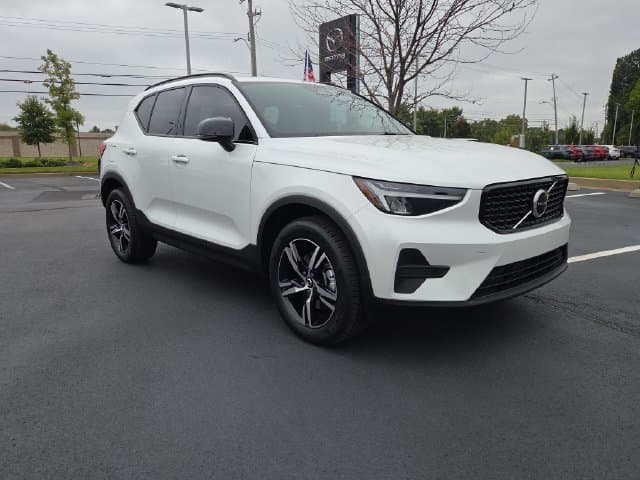 2026 Volvo XC40 Base — photo 1 of 30